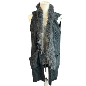 Monroe & Main Sleeveless Cardigan Sweater Gray Faux Fur Womens Size L